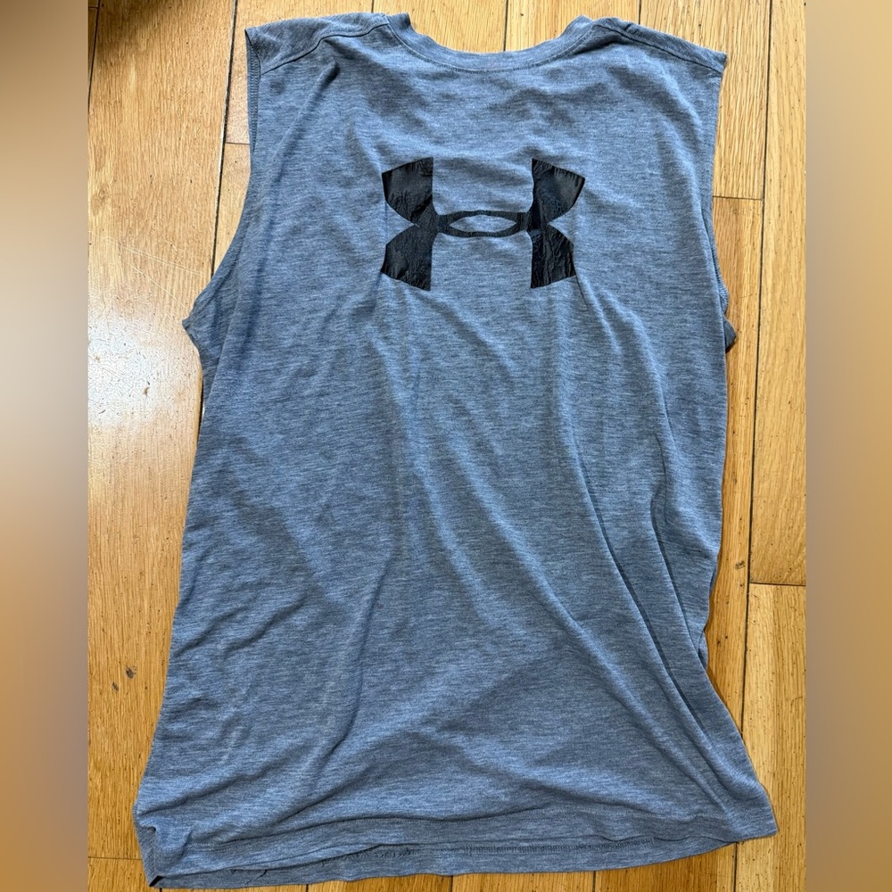 🎀3/$25🎀 Under Armour Gray Sleeveless Tank Top, youth large